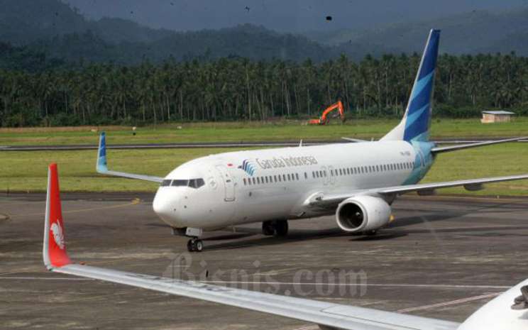 Garuda Indonesia di Bandara internasional Sam Ratulangi Manado, Sulawesi Utara - Foto: Bisnis/Dedi Gunawan