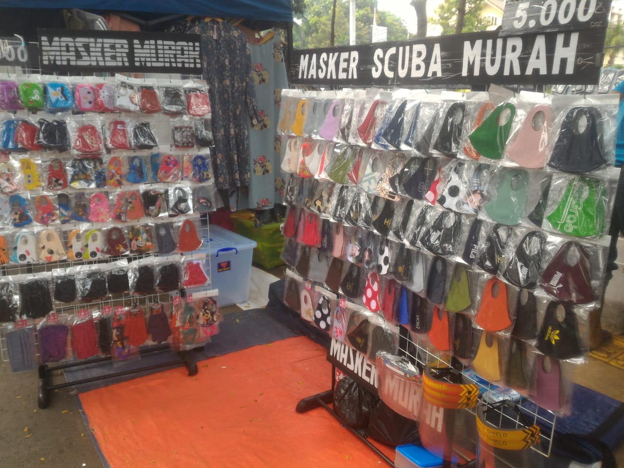 Menjual masker di daerah Jakarta Pusat (Juli 2020) stok barang lebih banyak dibandingkan bulan Mei
