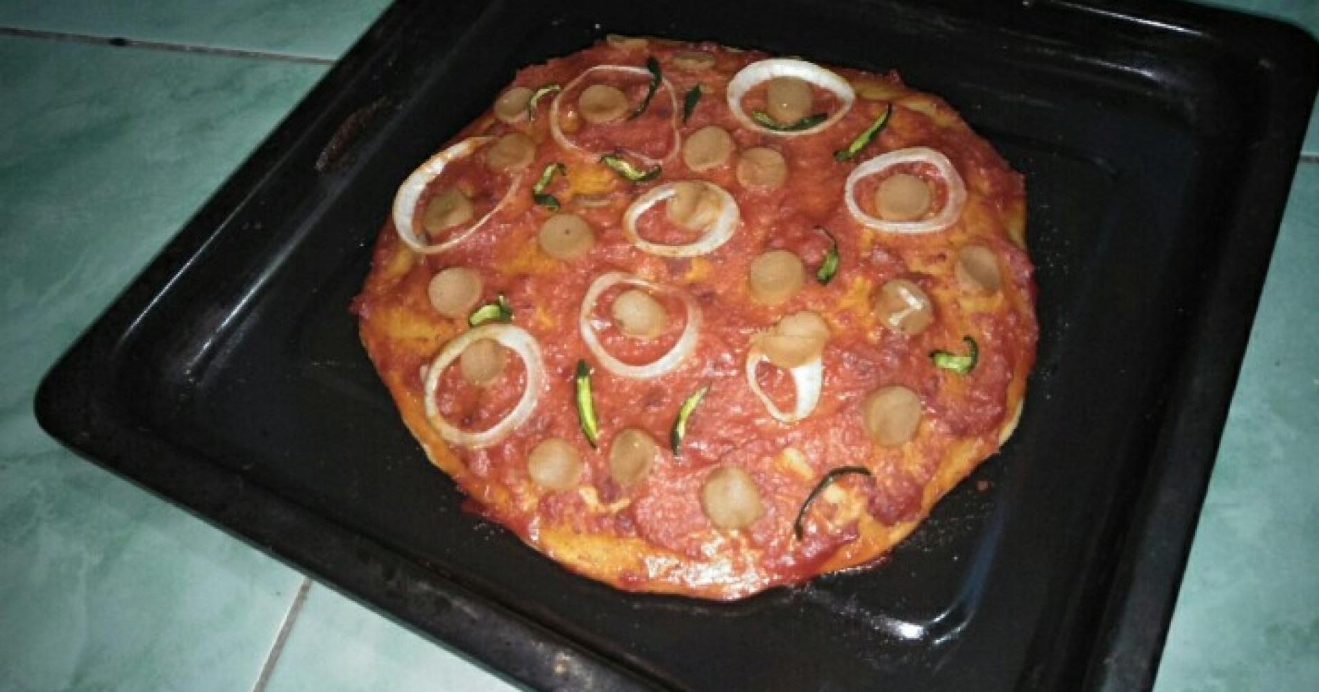 Pizza Kulit Pisang dengan Saus Tomat Kornet Daging Sapi