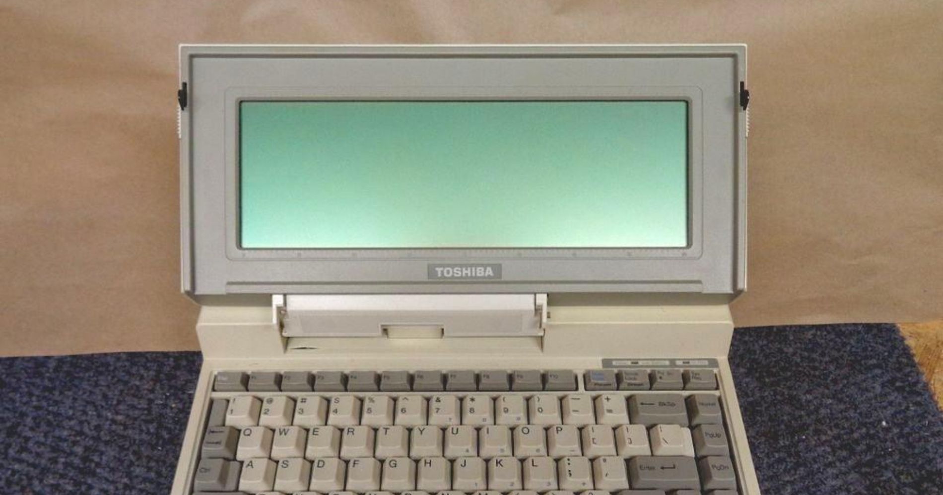 Toshiba T1100 First Laptop - Image: Pinterest