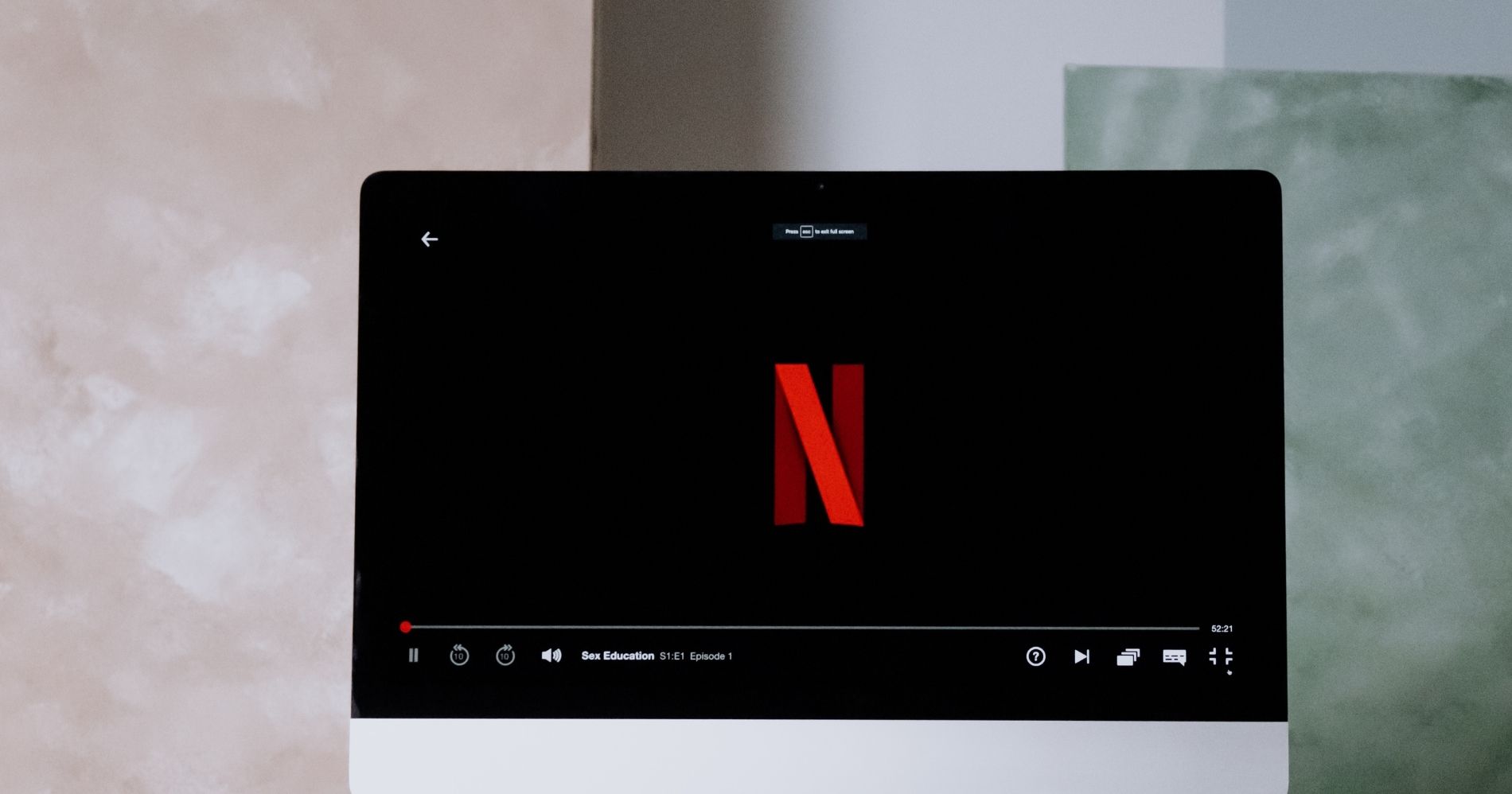 Pelanggan Batalkan Langganan Netflix Illustration Bisnis Muda - Canva