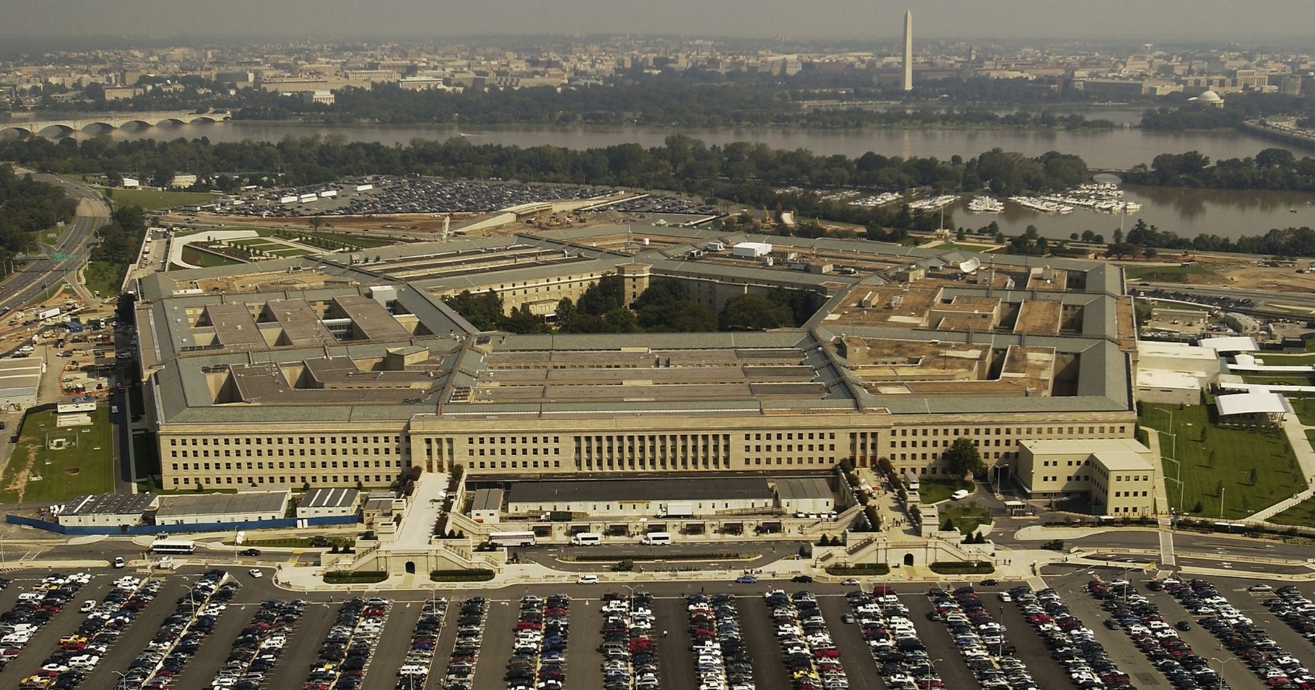 Pentagon, Markas Departemen Pertahanan Illustration Bisnis Muda - Canva