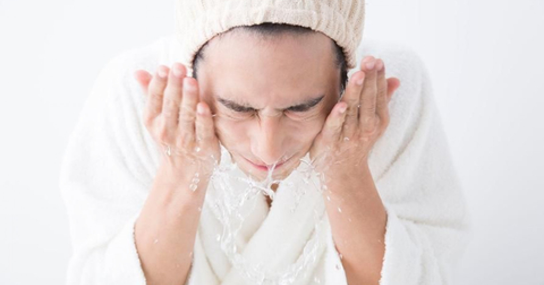 Jangan mencuci wajah tiap kali mandi (Sumber: sehatq.com)
