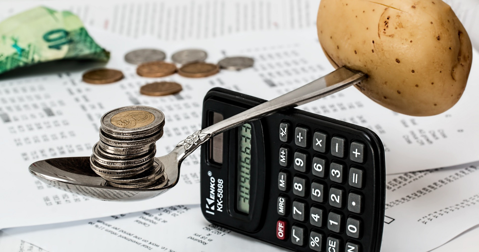 Calculator Budget (Sumber gamnar: Image by Steve Buissinne from Pixabay)