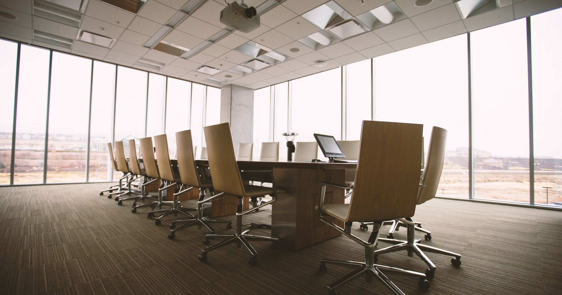 Conference Room (Sumber gambar: Image by Free-Photos from Pixabay)