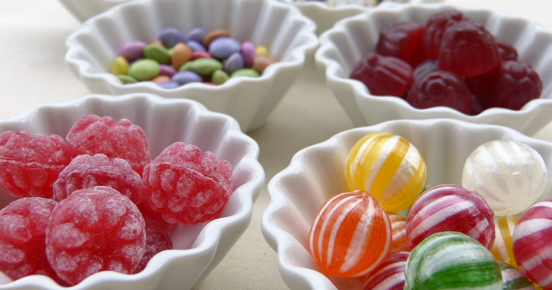 Sweets Bowls Gummy Bear Candy (Sumber gambar: Image by silviarita from Pixabay)