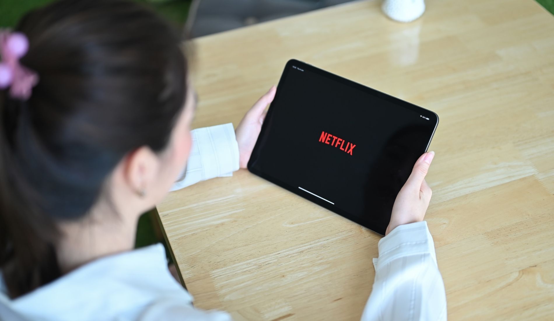 Netflix Akan Secara Teratur Melaporkan Jumlah Penontonnya Illustration Bisnis Muda - Image: Canva