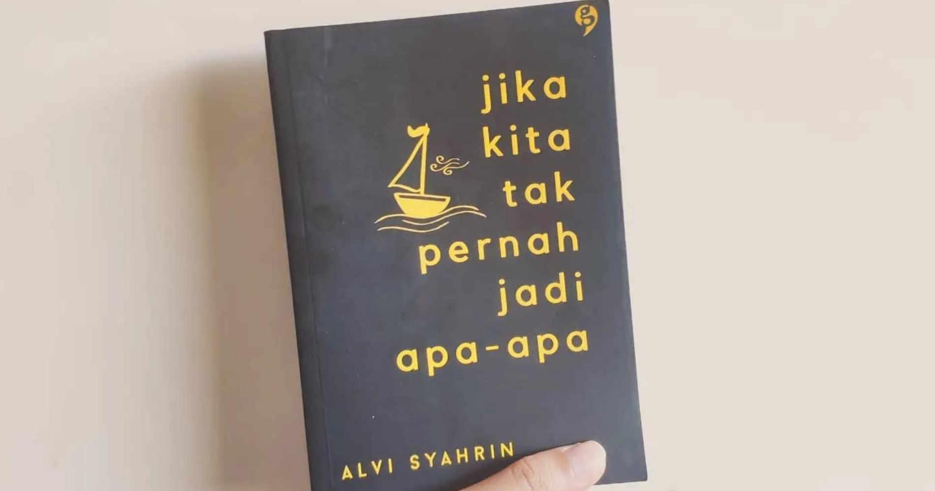 Buku Jika Kita Tak Pernah Jadi Apa-Apa karya Alvi Syahrin (Sumber gambar: Instagram.com/alvisyhrn)