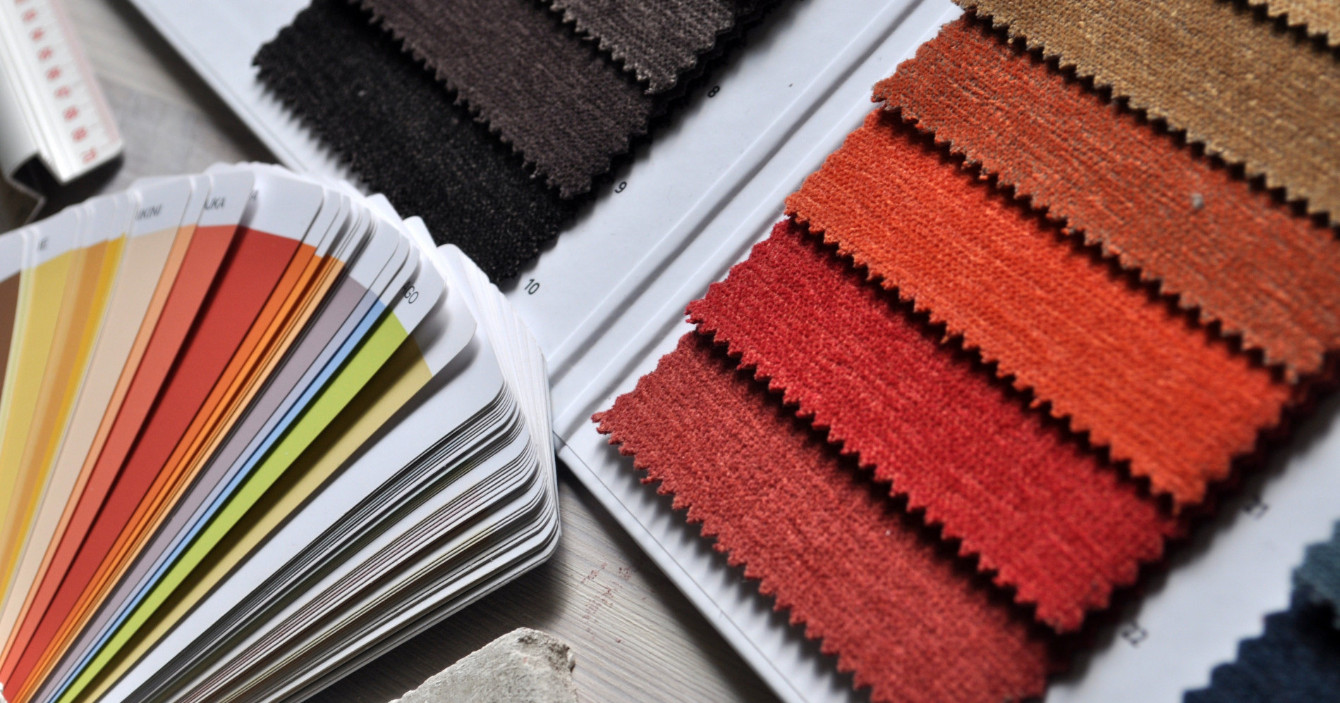 Macam-macam sample kain (Sumber gambar: Foto oleh Pixabay dari pexel via https://www.pexels.com/id-id/foto/foto-close-up-palet-warna-kain-259756/)