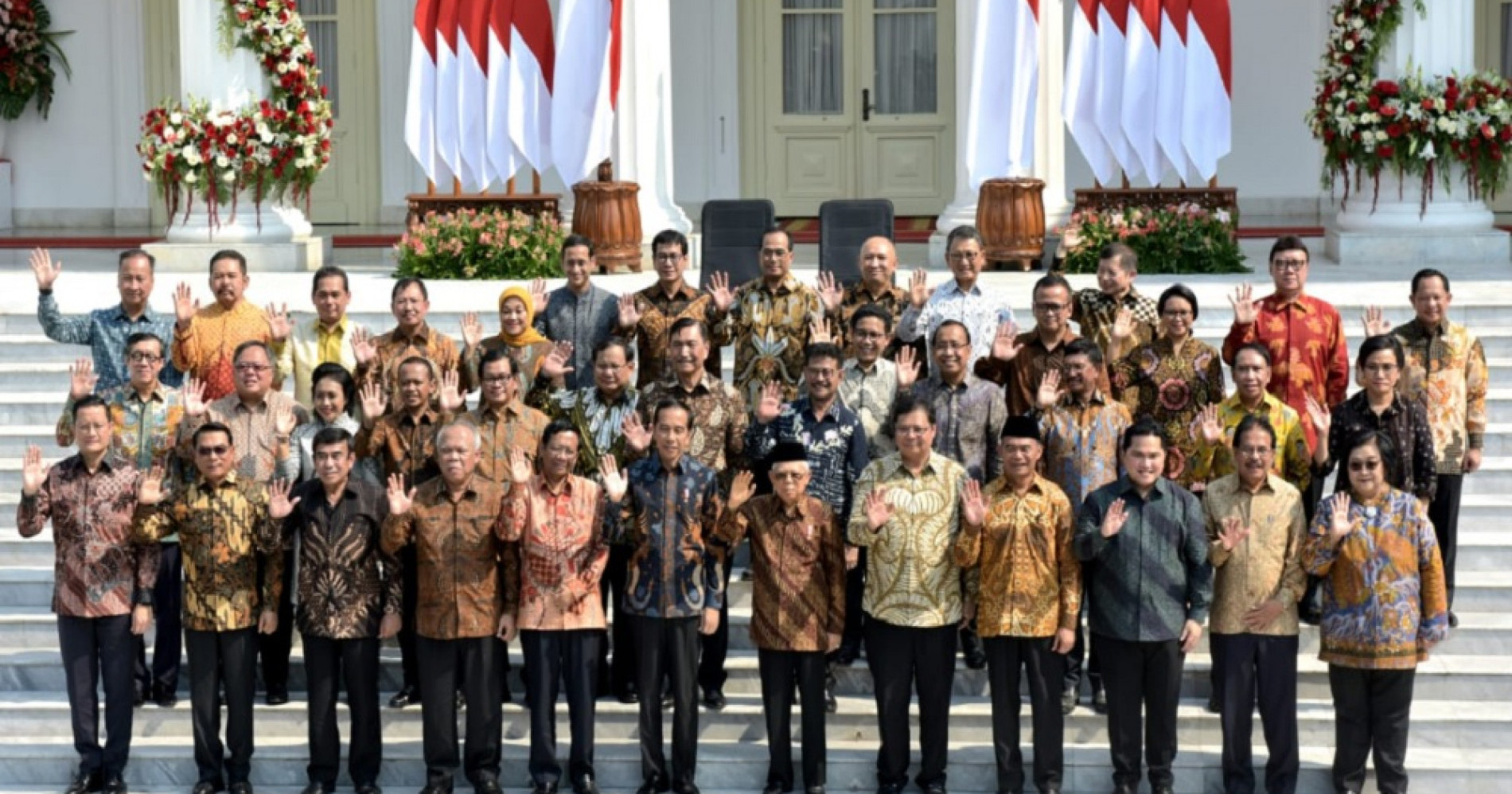 Presiden Jokowi bersama jajaran menterinya. (Foto: Kemenkominfo)