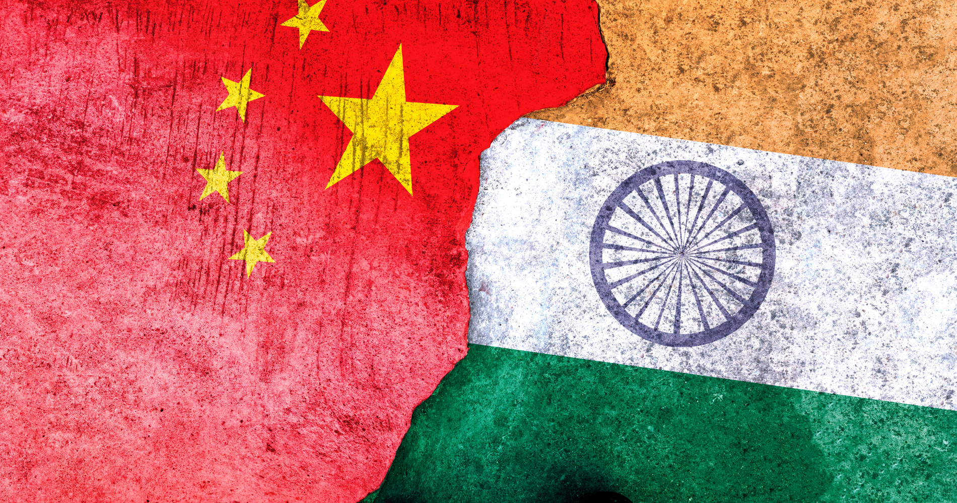 Ilustrasi bendera China dan India (Canva)