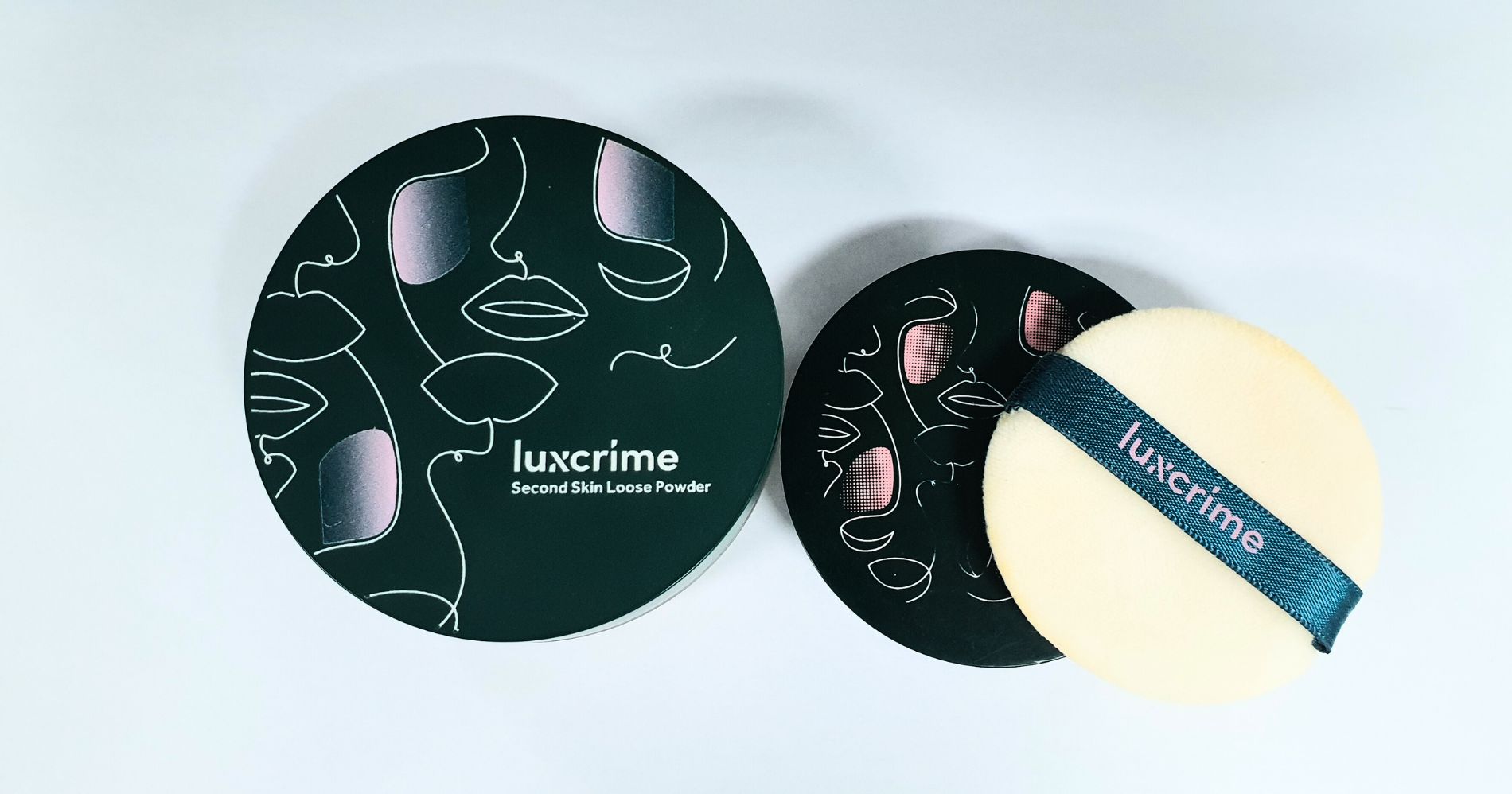 Perbedaan Ukuran Luxcrime Second Skin Loose Powder dengan Blur & Cover Two Way Cake Travel Size - Image: Rachma Amalia