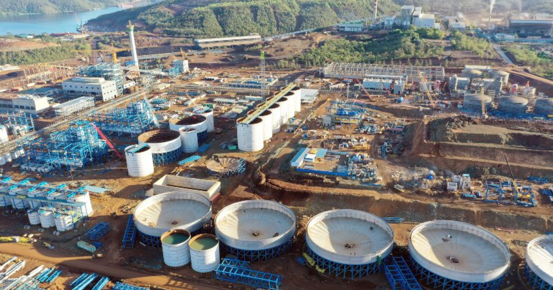 Kawasan pabrik nikel terbesar dunia milik Harita Group di Pulau Obi, Halmahera (Sumber Gambar: Bisnis.com)
