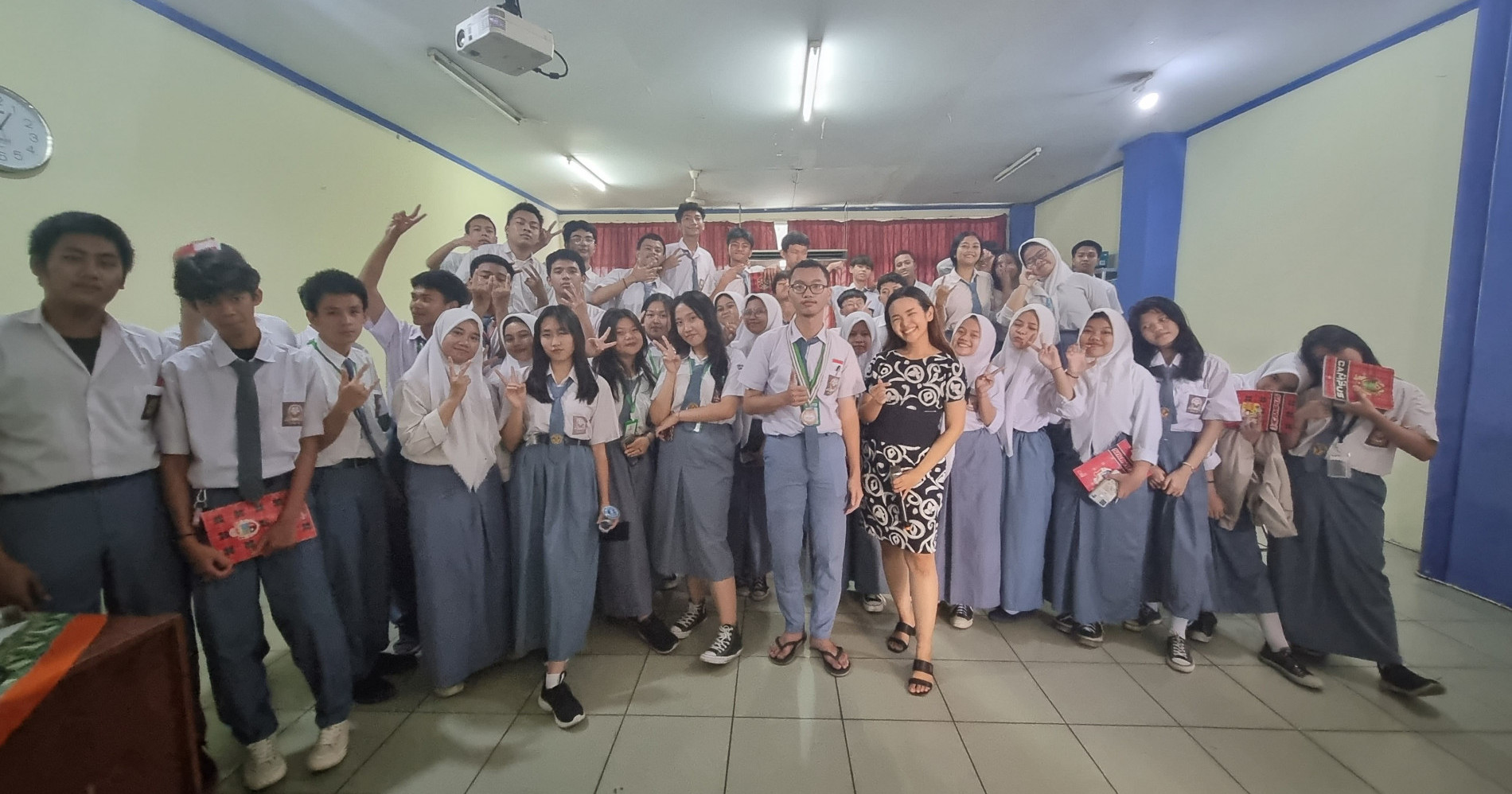 Training public speaking dilaksanakan di SMK Bina Karya. Sumber: Dok. Pribadi