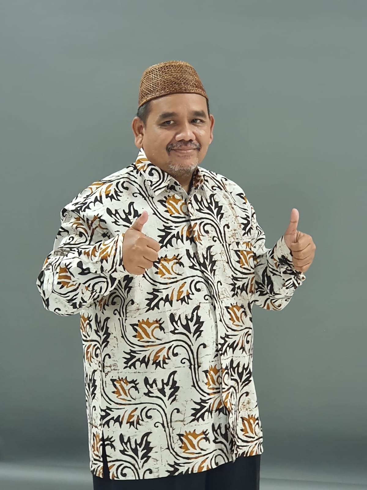 Omjay dengan Batik