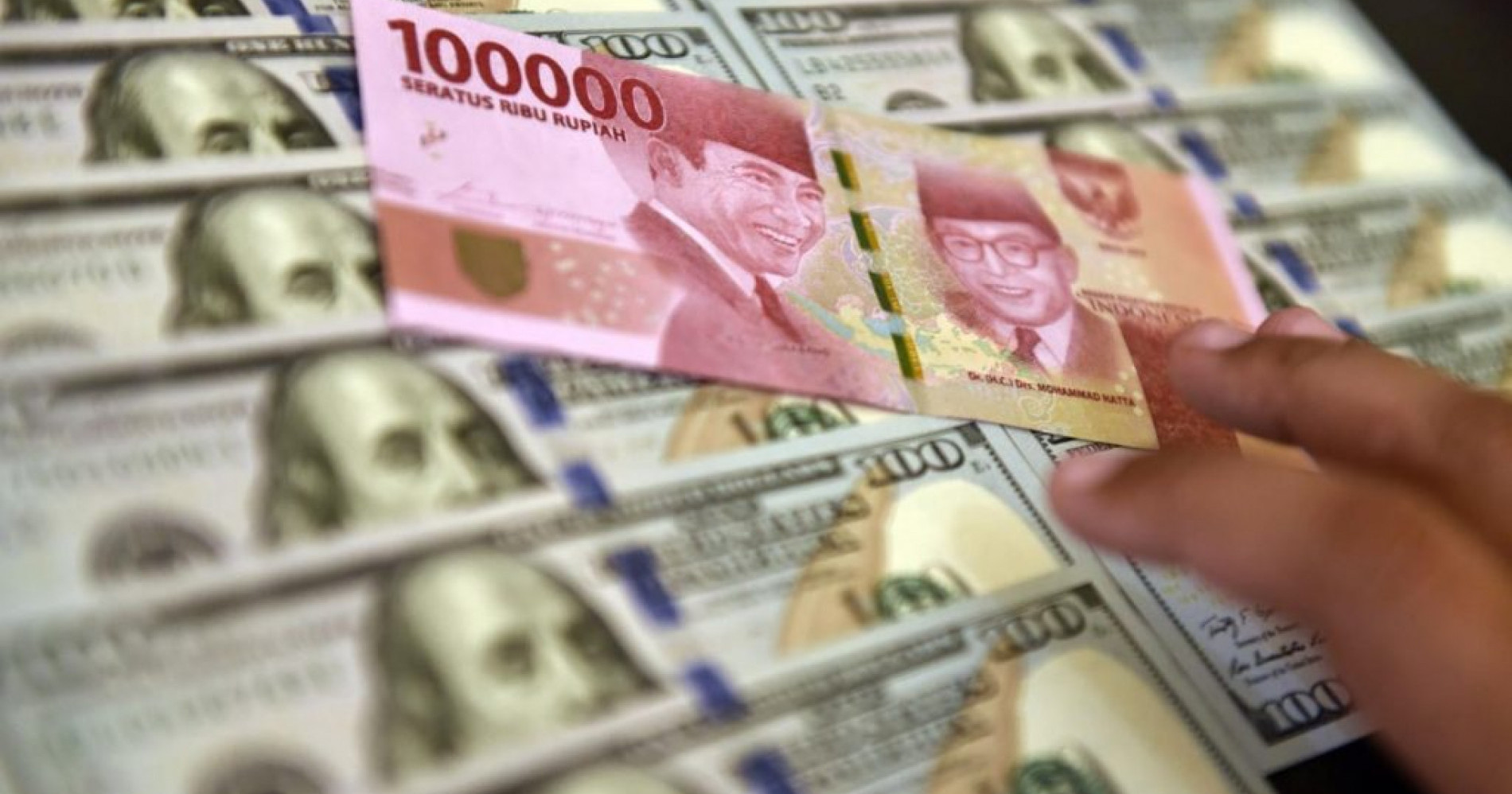 Ilustrasi Rupiah dan dolar AS (Sumber gambar: Readaksi.com)