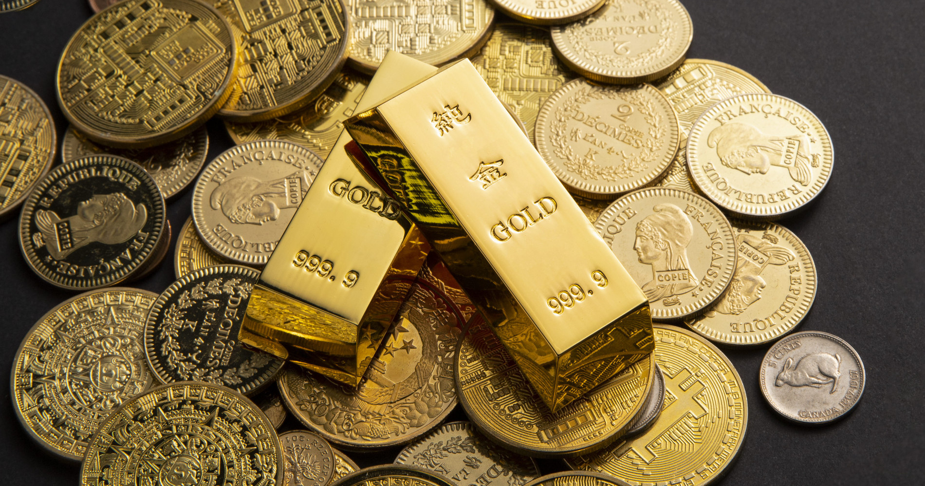 Emas sering dijadikan instrumen investasi karena harganya yang terus naik. (Sumber gambar: freepik)