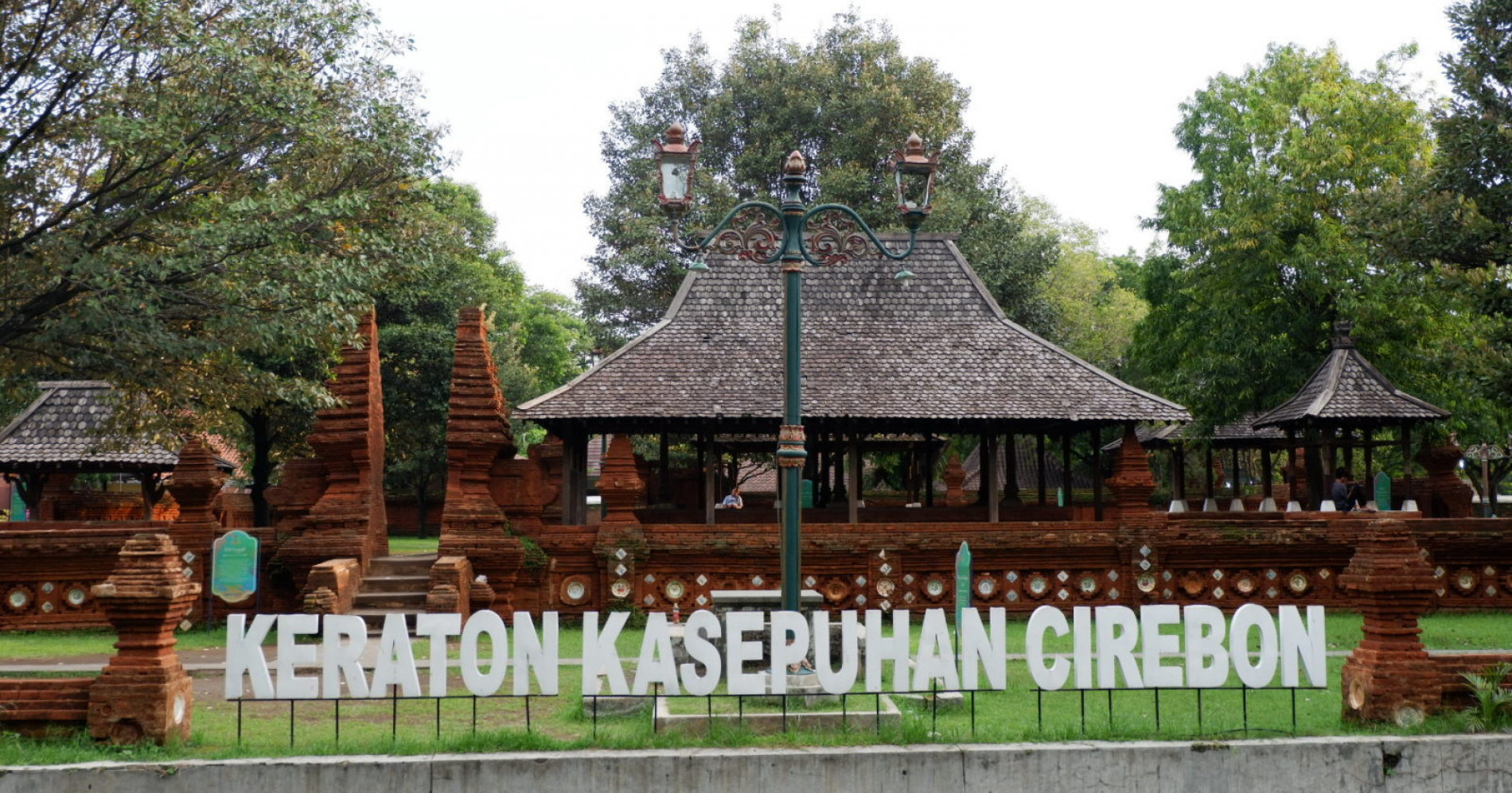 Keraton Kesepuhan Cirebon (Sumber gambar: Google Maps / Anindita Irnilaningtyas)