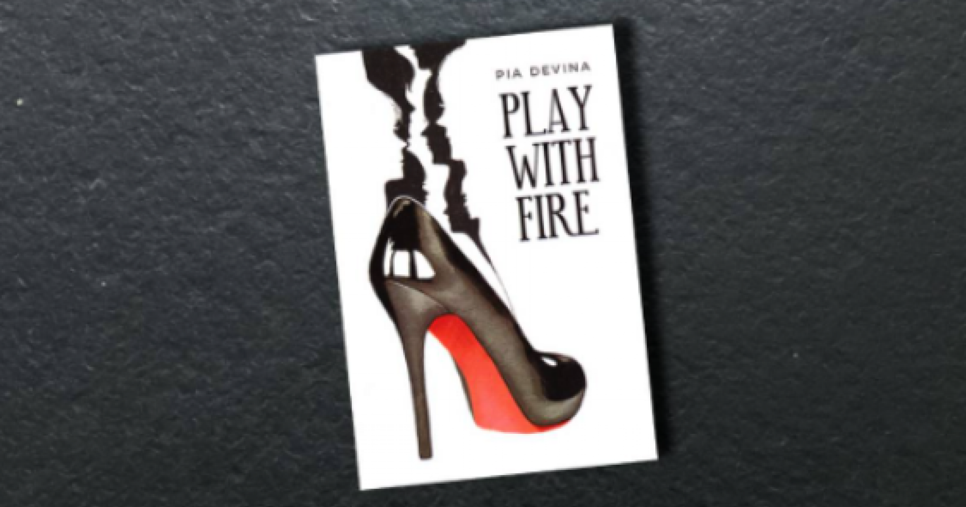 Novel Play With Fire karya Pia Devina (Sumber gambar: Muhamad Ali)