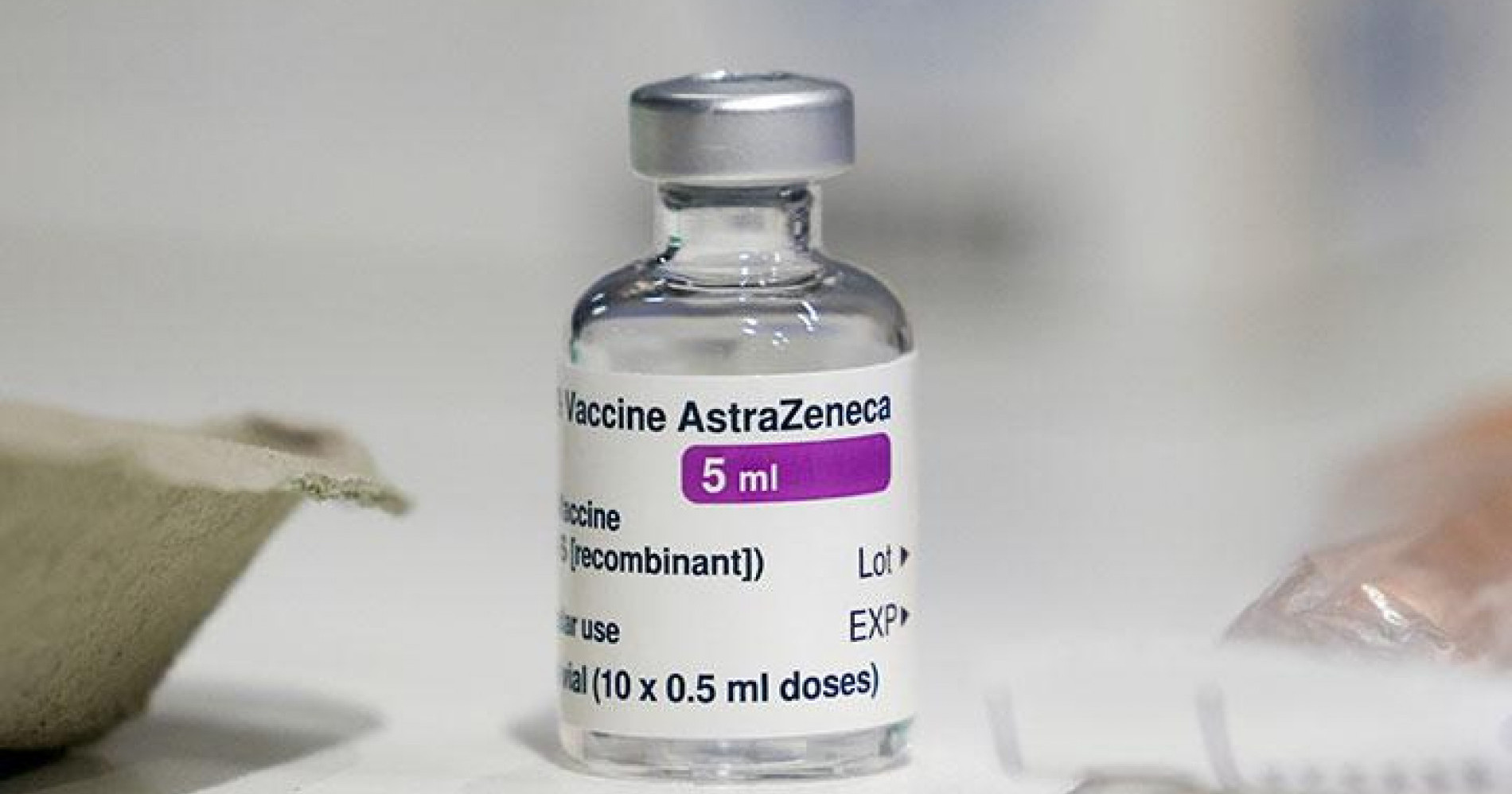 Vaksin AstraZeneca diklaim punya efek samping langka (Sumber gambar: Reuters)