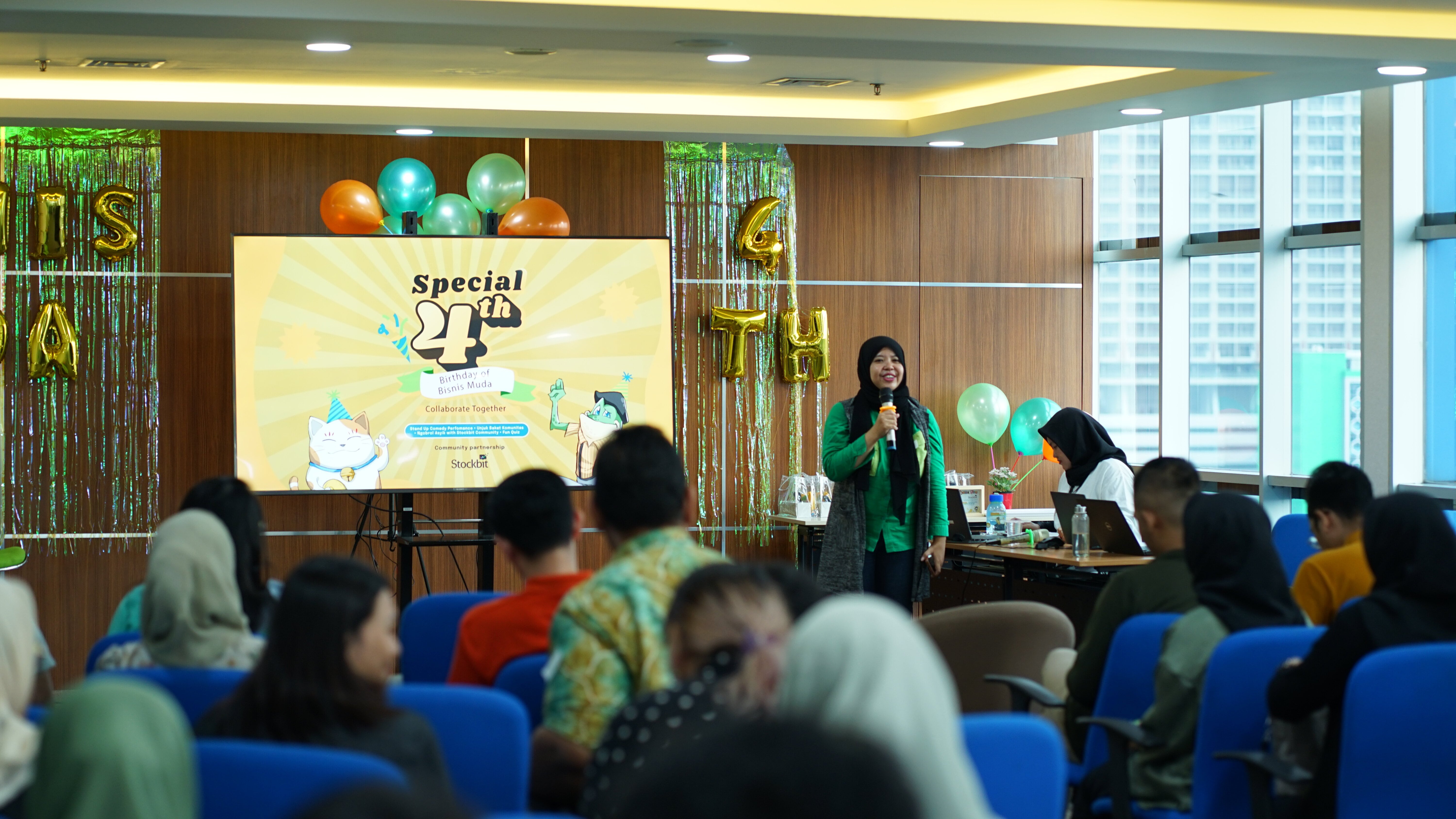 Sesi stand up comedy dari salah satu member komunitas.