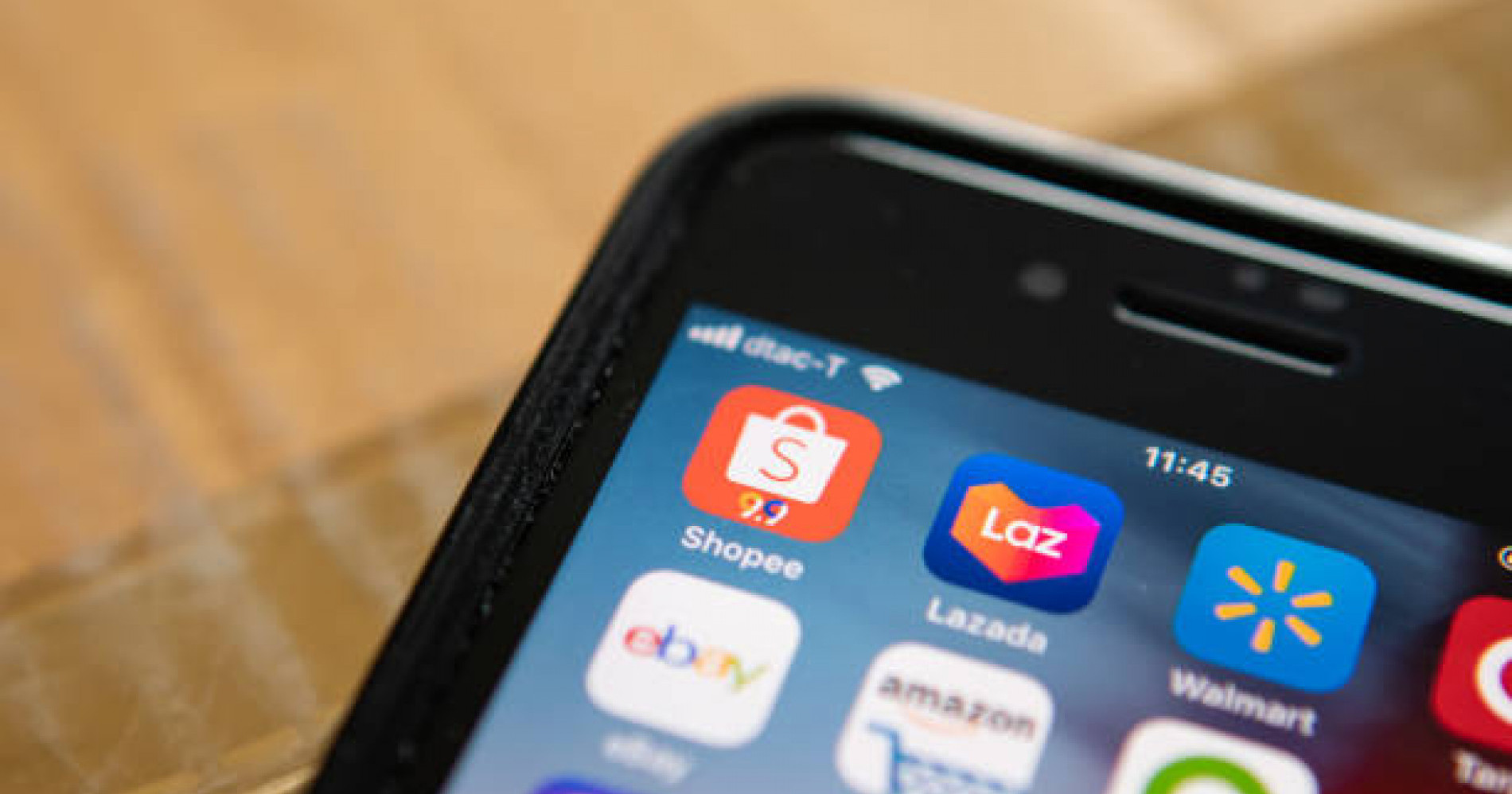 Shopee dan Lazada tengah diawasi KPPU (Sumber gambar: iStockphoto/Wachiwit)