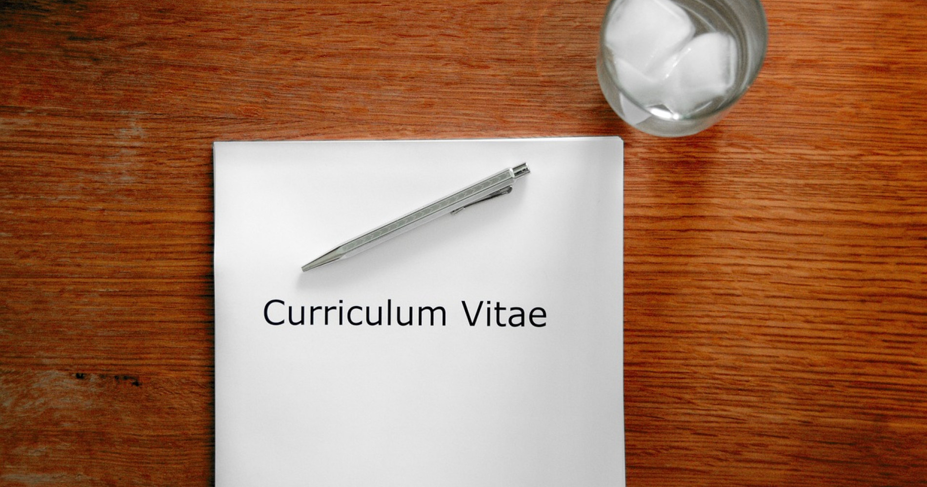 Membuat CV (Curiculum Vitae) yang baik mendekatkan kita untuk dapat panggilan wawancara. Sumber Gambar: Pixabay