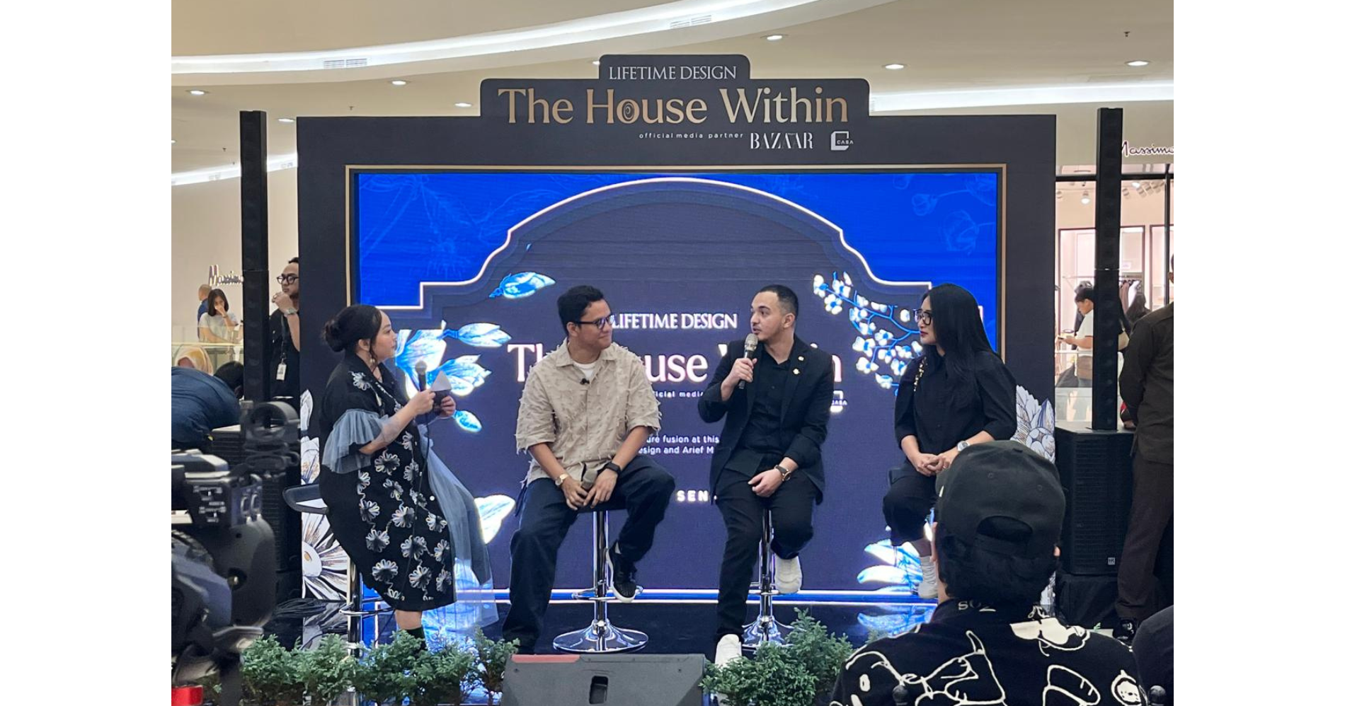 Arief Muhammad bikin rumah di dalam Mal. "The House Within" di Main Atrium Senayan City, Jakarta (Dok. Elsya)