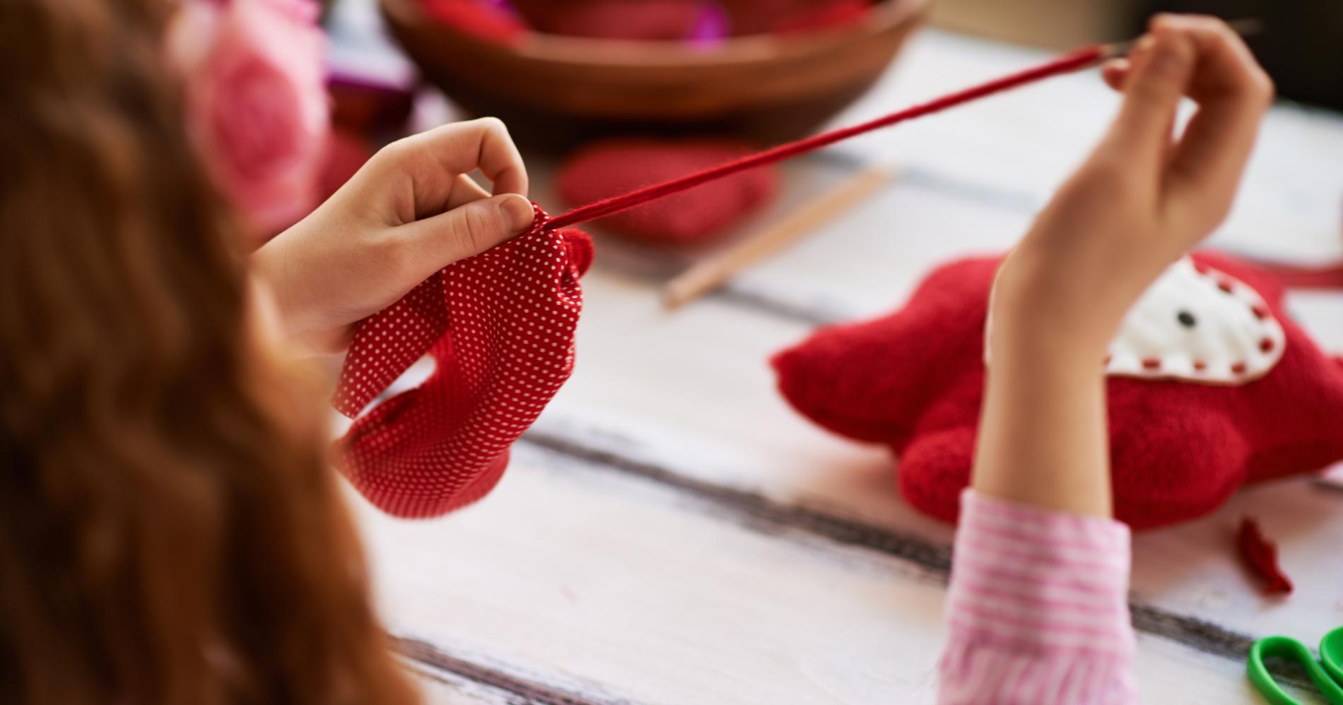 Punya keahlian membuat kerajinan tangan, bisnis handicraft bisa jadi pilihan/Canva