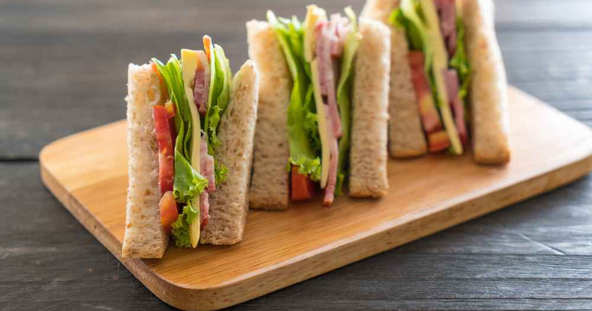 Menyiapkan dana darurat untuk generasi sandwich perlu perhatian khusus, berikut tipsnya! (Foto.Freepik.com)