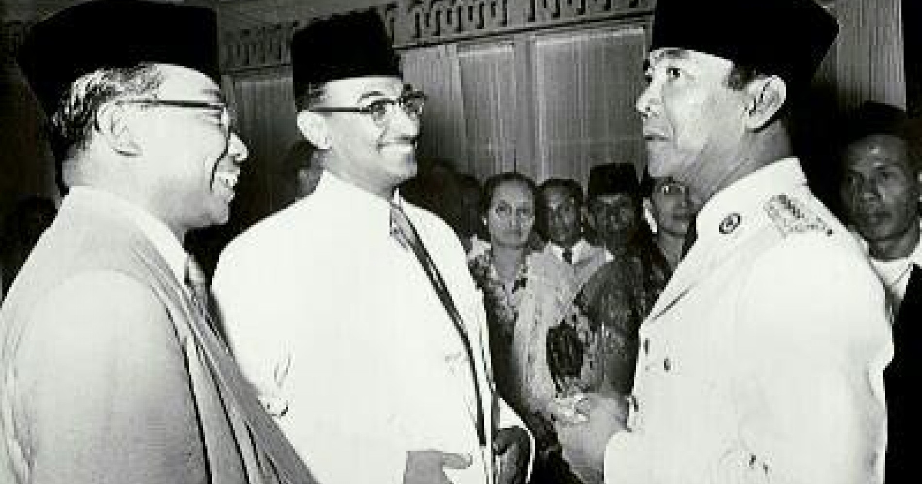 Foto Abdurrahman Shihab dan Soekarno dalam sebuah peristiwa bersejarah (Wikimedia Commons)