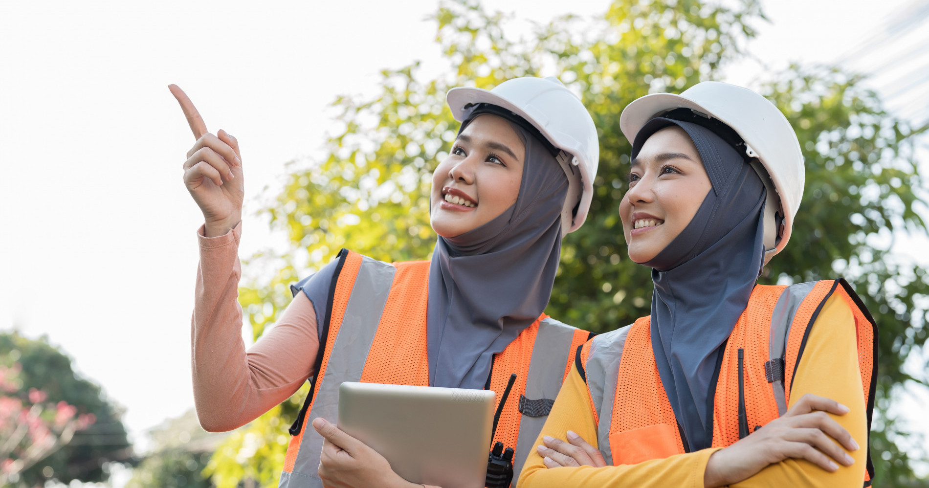 Ibu bekerja menghadapi tantangan yang harus dihadapi dengan langkah-langkah bijak. Sumber gambar: Adobe Express