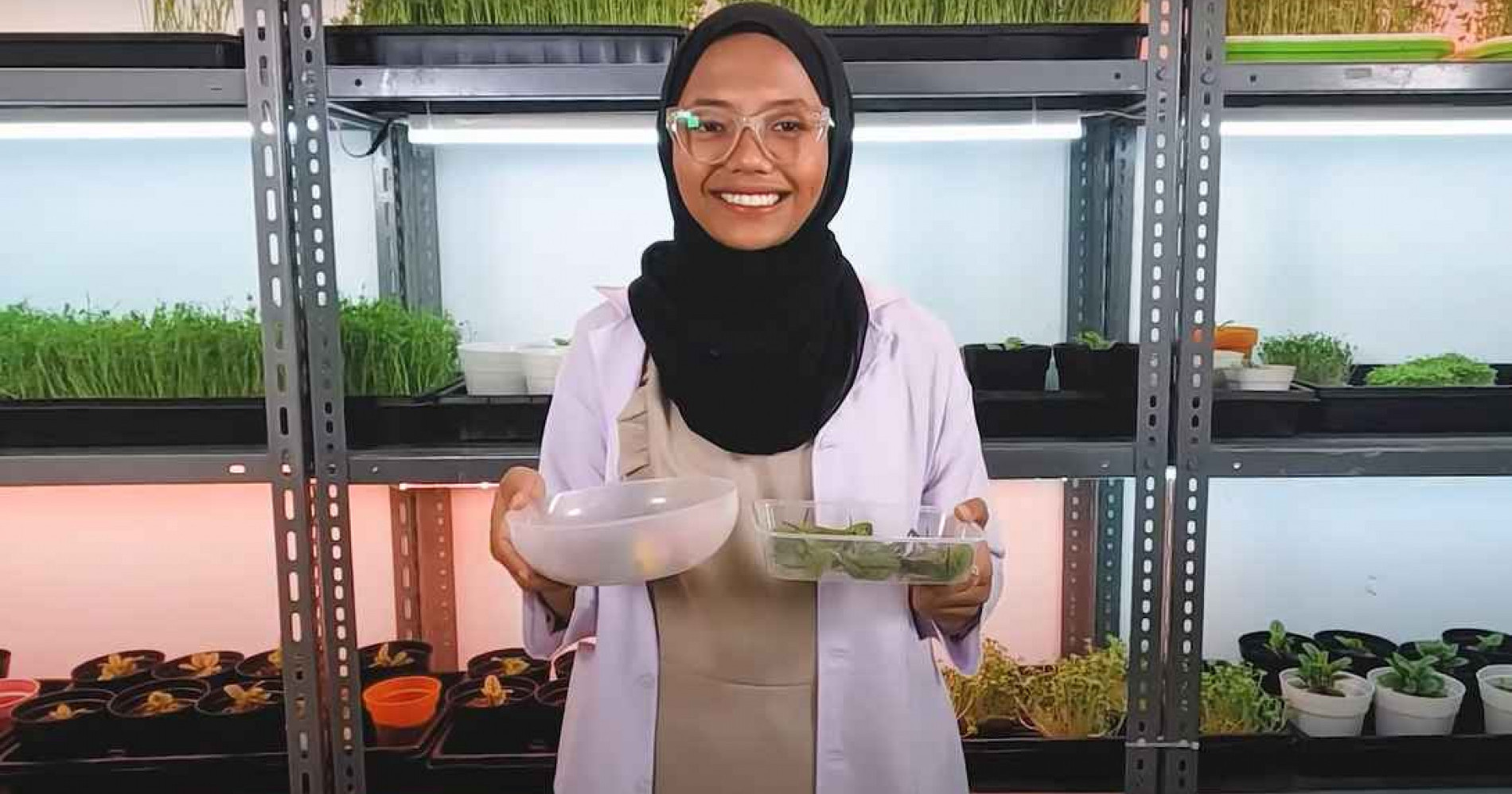 Almanda Zerara Co-Founder Mycrogreens.id yang memulai bisnisnya di suia 21 tahun (Foto Dokumen Bisnis Muda)