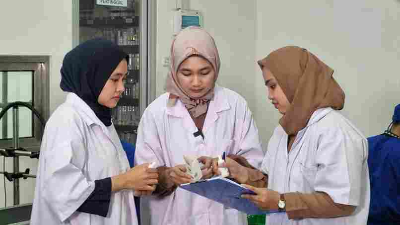 Pendampingan produksi Skincare Heekea dengan Quality Control RnD Team 