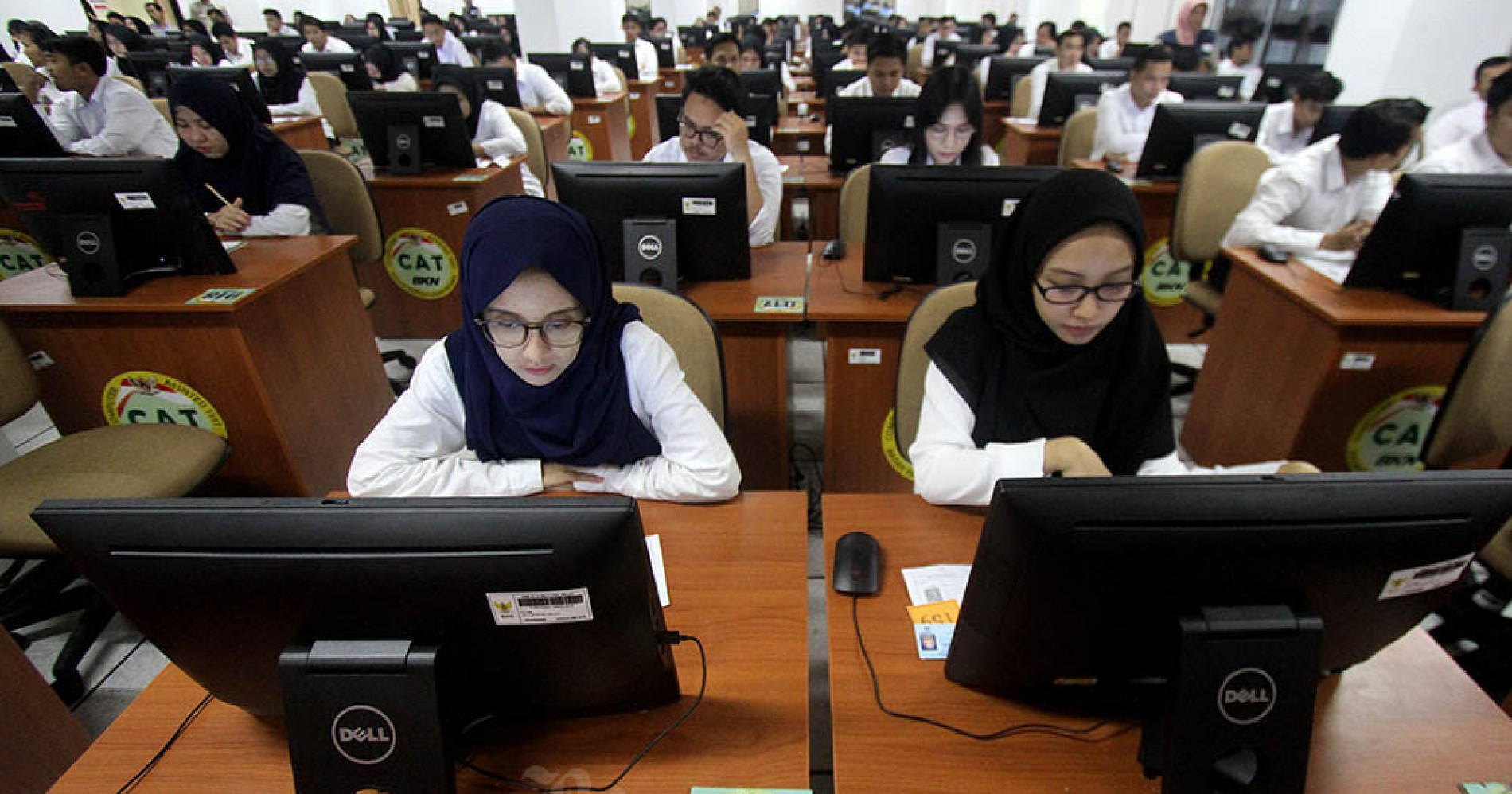 Persiapan mengikuti tes CPNS (Foto Arief Hermawan/Bisniscom)