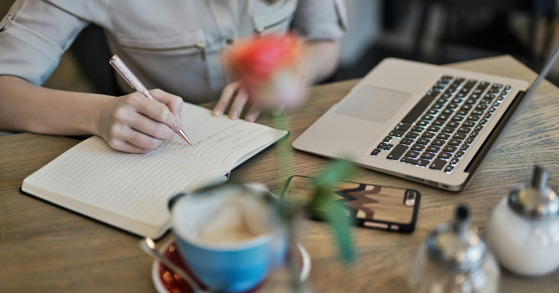 Menerapkan mindset positif untuk menghindari writer's block (Foto Sumber: Pexels)