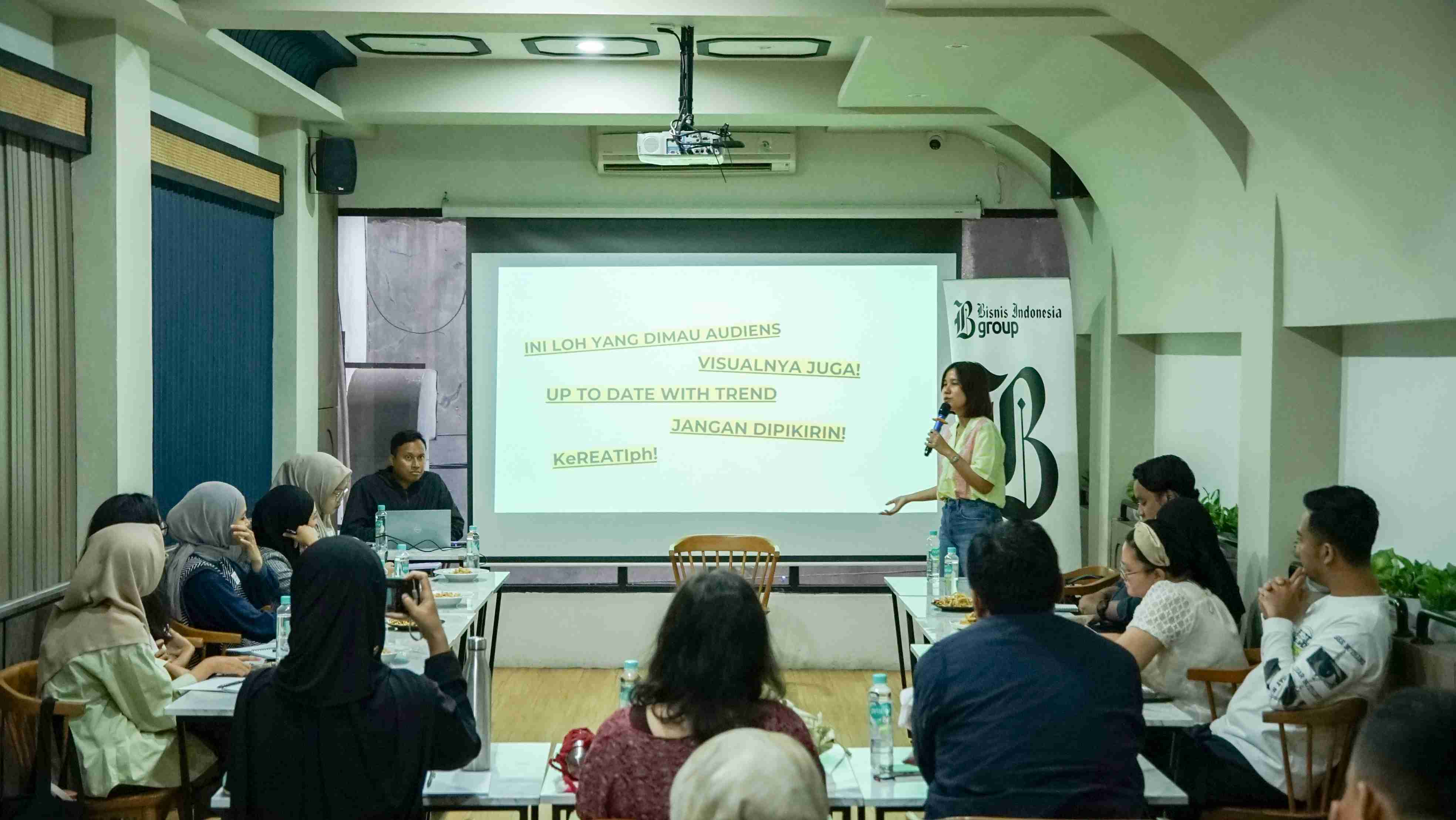 Kak Tita sedang melakukan paparan workshop bersama Bisnis Muda Academy (Rangga/Bisnis Muda)