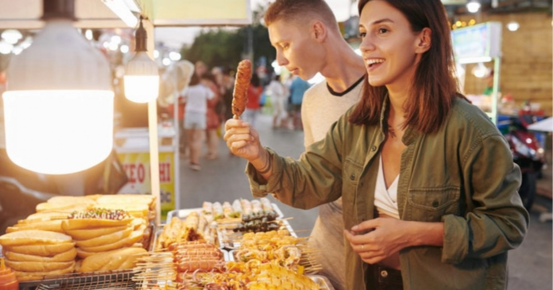 Street food merupakan salah satu bisnis yang menjanjikan. Sumber gambar: Adobe Express