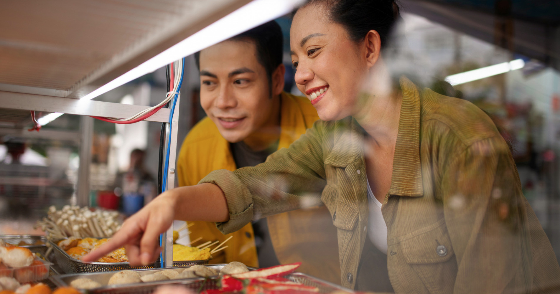 Keseruan Memilih Makanan Takjil (Sumber gambar : freepik)