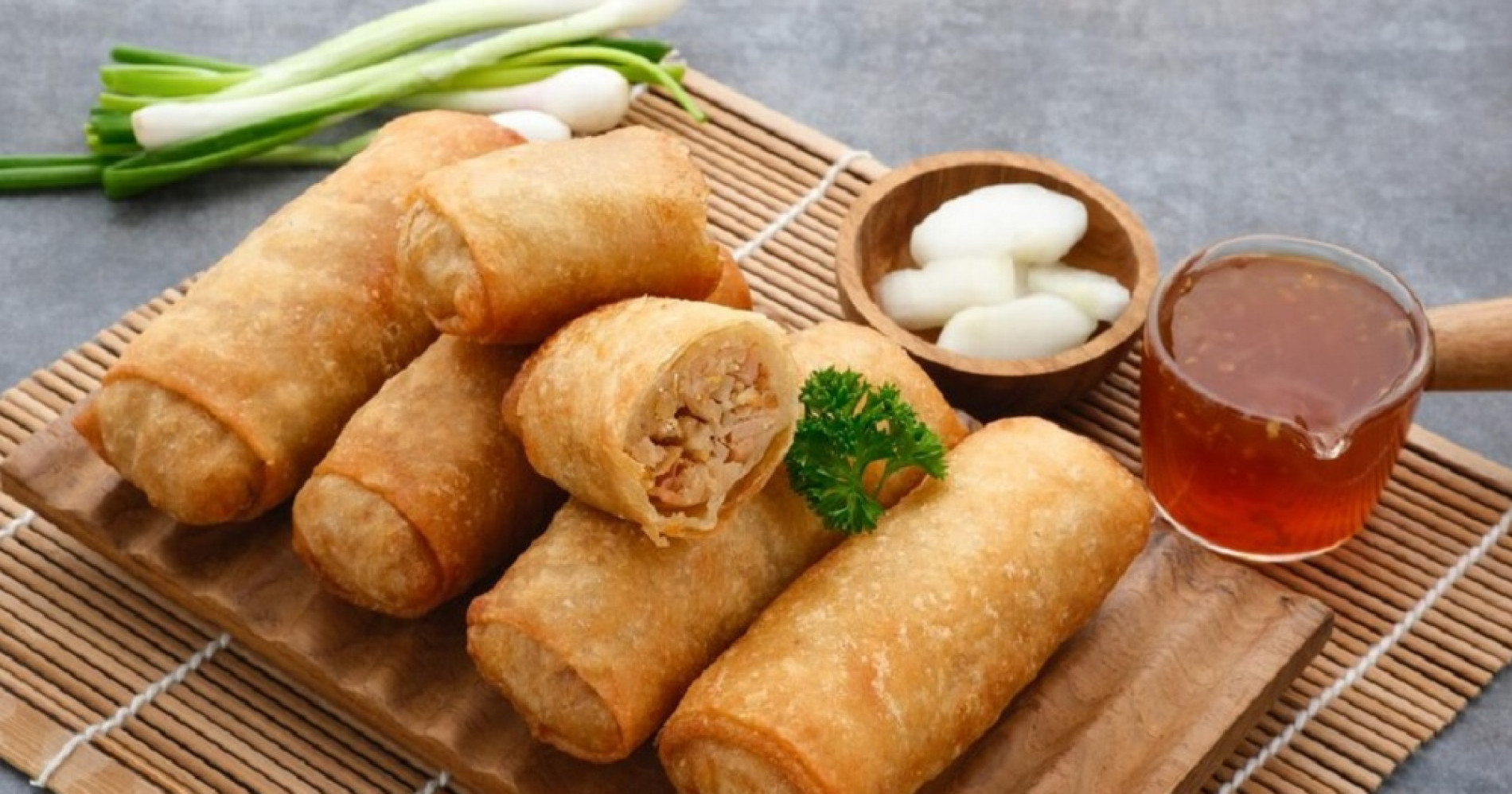 lumpia semarang. sumber: freepik