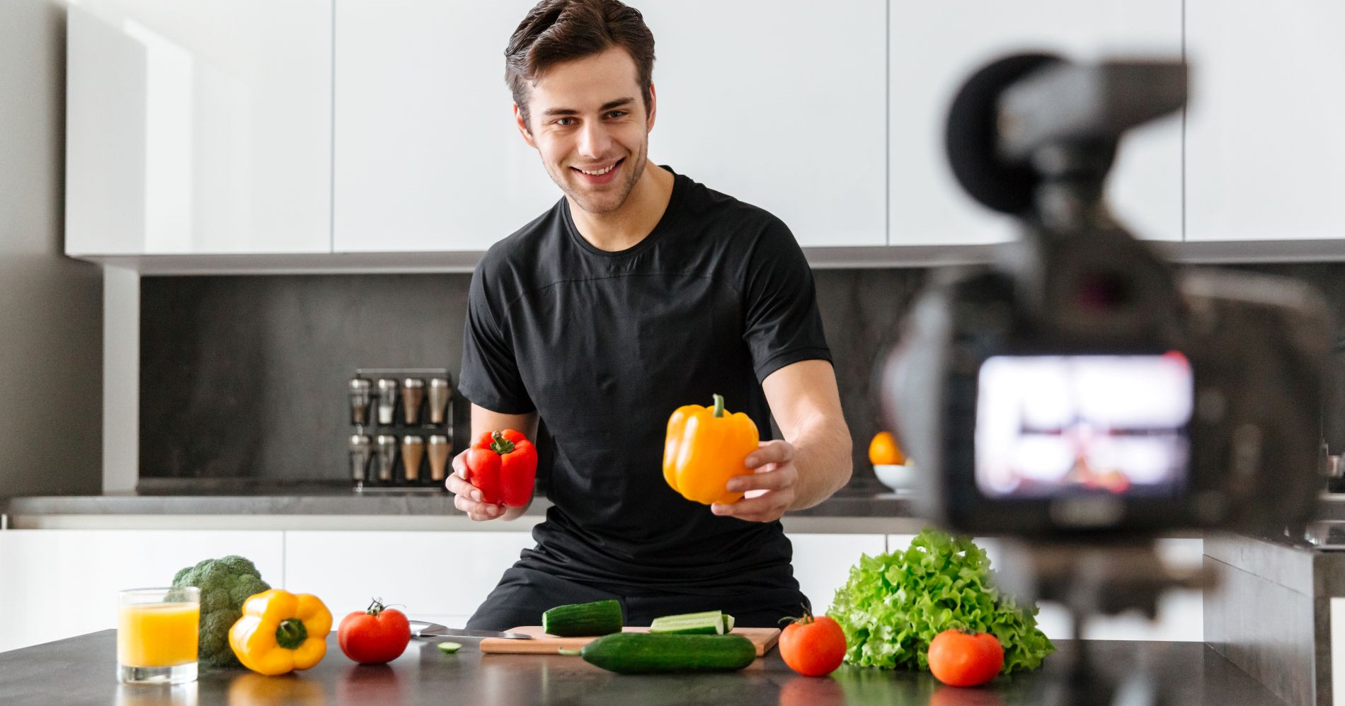 Tips menjadi food vlogger idaman (Foto Freepik.com)