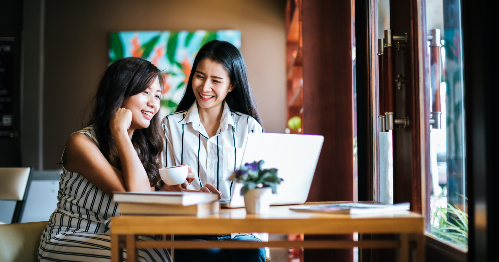 Berpartner bisnis dengan teman sendiri (sumber gambar: freepik)