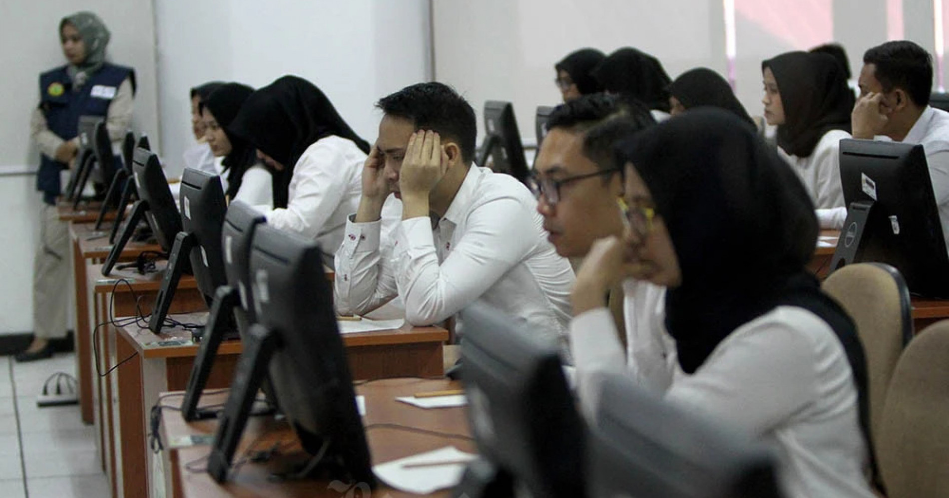 Pengangkatan CPNS ditunda, bagaimana menyiasatinya? (Foto Bisnis/Arief Hermawan P)