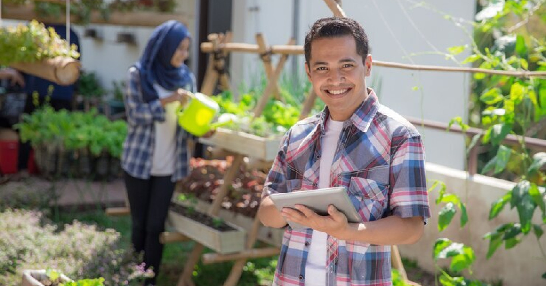 Anak Muda dan Teknologi Bersatu Wujudkan Kedaulatan Pangan Indonesia (Sumber gambar: Freepik) Anak Muda dan Teknologi Bersatu Wujudkan Kedaulatan Pangan Indonesia (Sumber gambar: Freepik)
