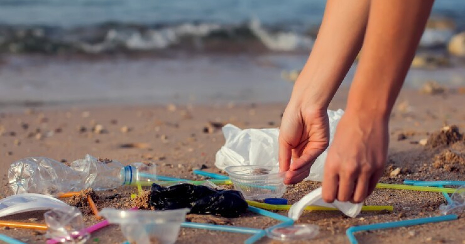 Jaga Tanah, Jaga Pangan: Stop Polusi Plastik Sekarang! (Sumber gambar: Freepik) Jaga Tanah, Jaga Pangan: Stop Polusi Plastik Sekarang! (Sumber gambar: Freepik)