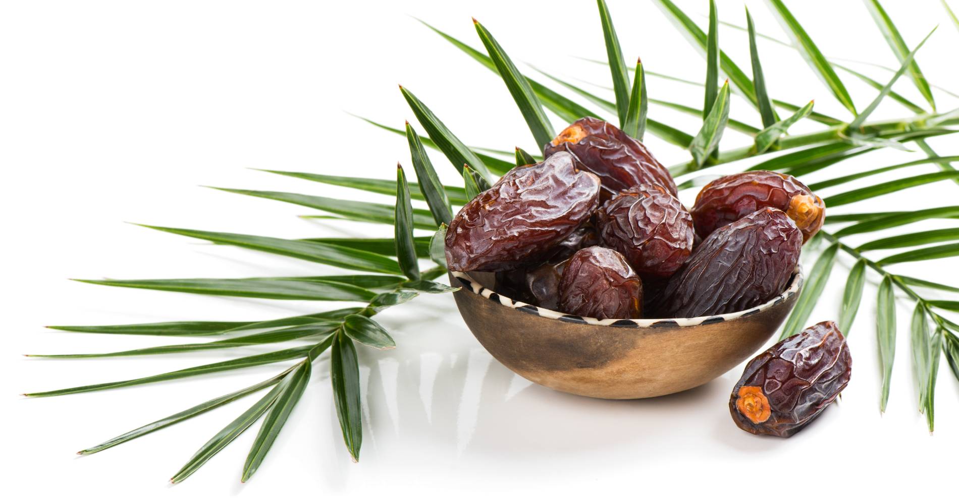 Buah Kurma yang jika dikonsumsi terlalu banyak bisa membuat tidak sehat (sumber gambar: canva)