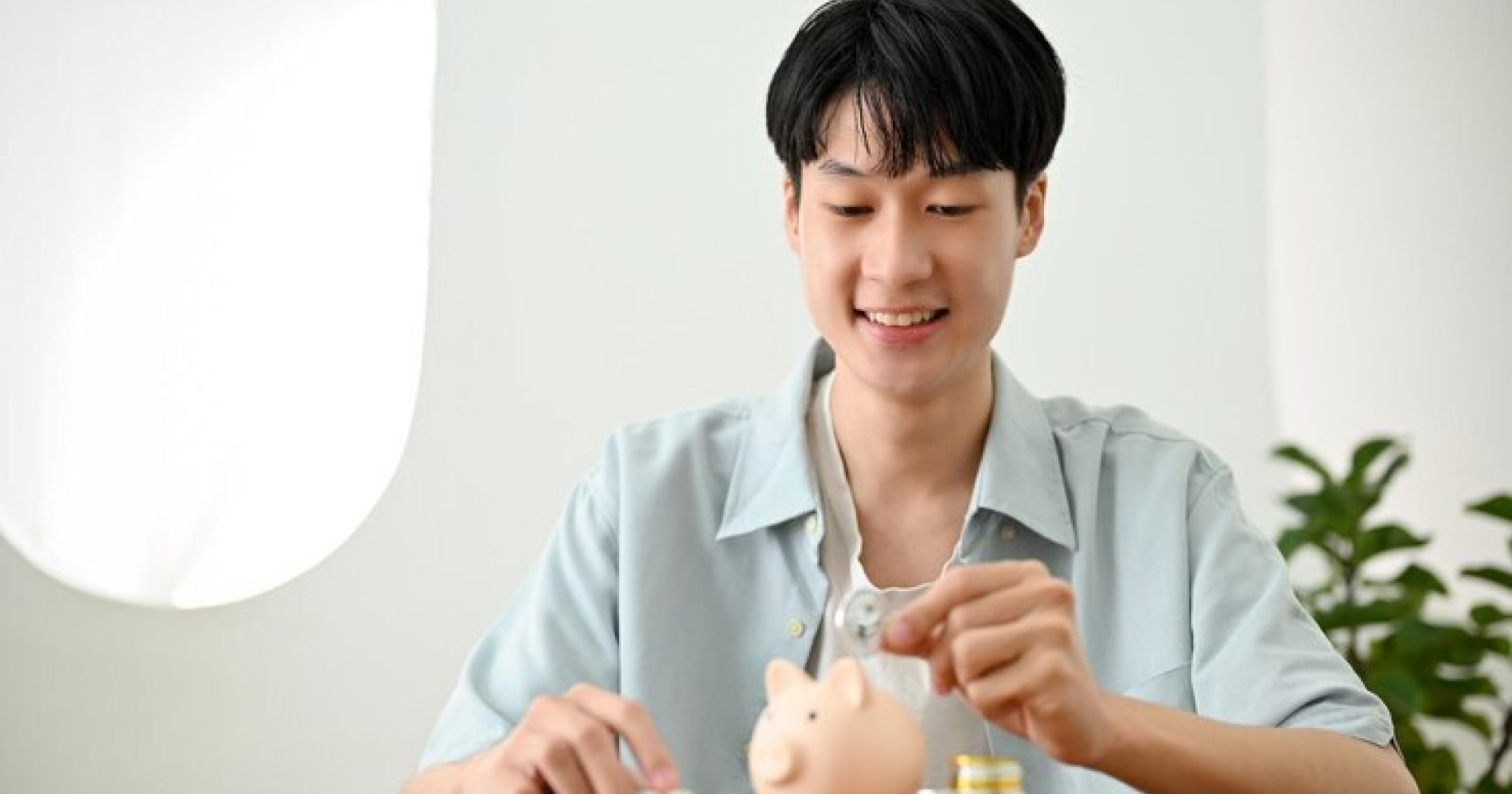 Gaji UMR? Tetap Bisa Nabung, Kok! (Sumber gambar: Freepik) Gaji UMR? Tetap Bisa Nabung, Kok! (Sumber gambar: Freepik)