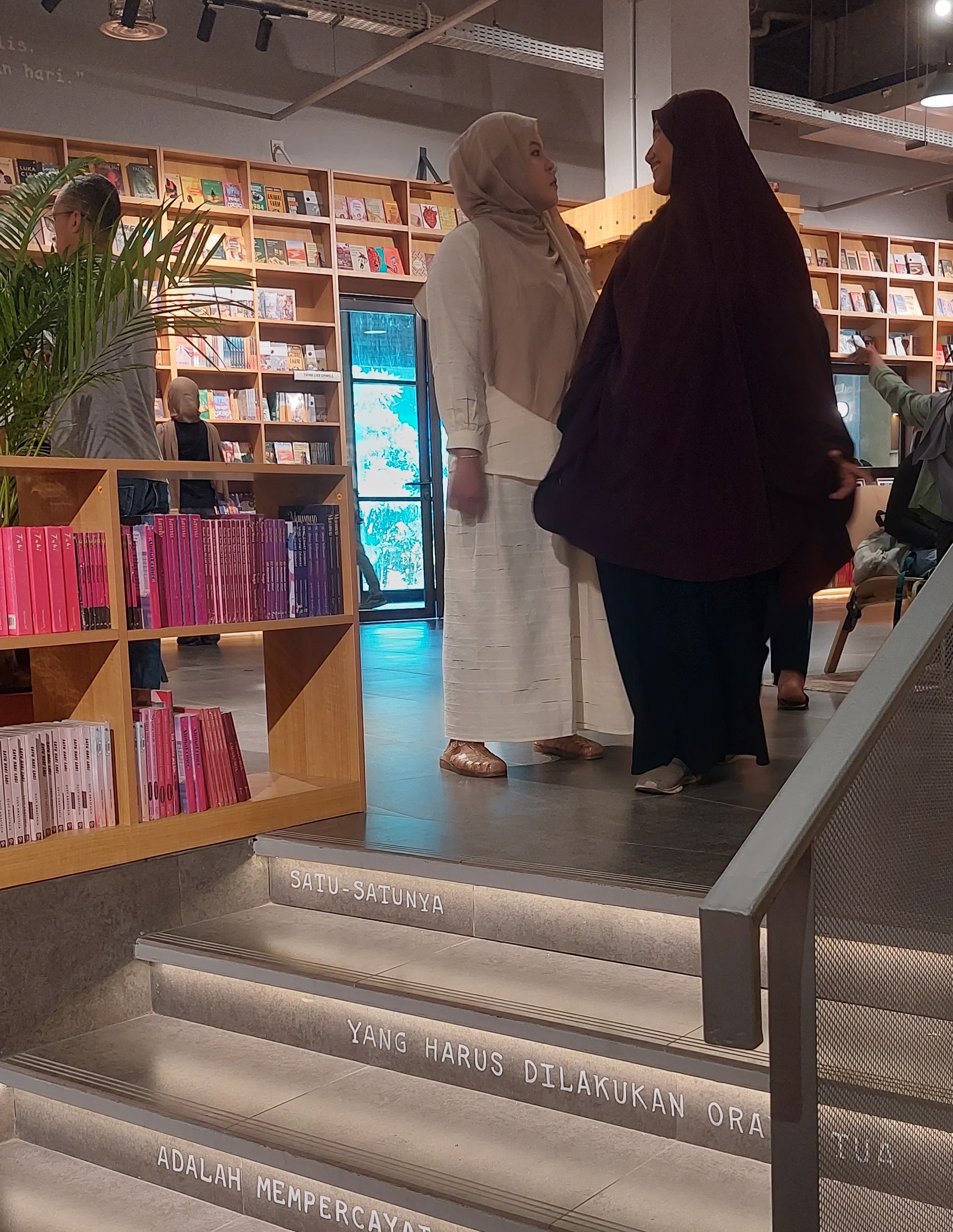 Suasana di Gramedia Jalma
