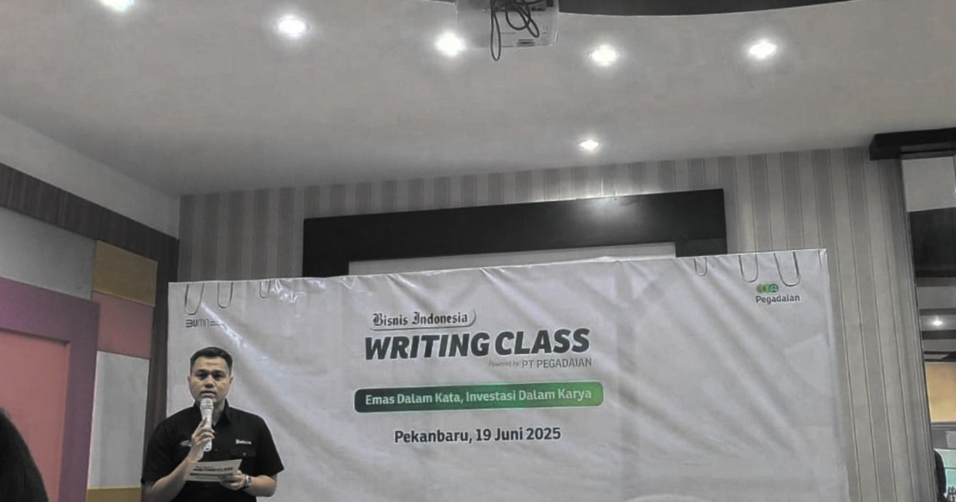 Writing Class Bisnis Indonesia bersama PT Pegadaian Kota Pekanbaru membahas investasi emas. Kamis (19/06/2025). /Foto-Zahira Rizka Mahdi Writing Class Bisnis Indonesia bersama PT Pegadaian Kota Pekanbaru membahas investasi emas. Kamis (19/06/2025). /Foto-Zahira Rizka Mahdi
