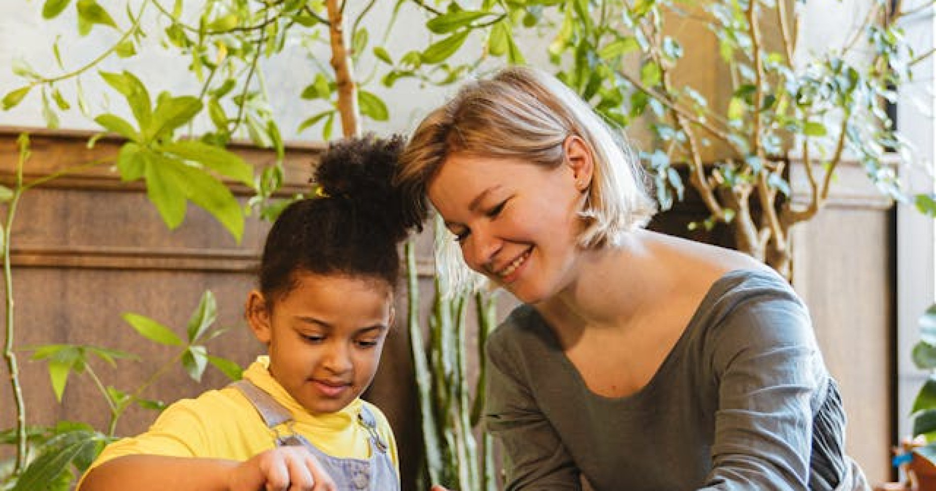 Berkebun Dengan Si Kecil Siapa Takut Sumber Foto : Foto oleh Antoni Shkraba Studio: (https://www.pexels.com)